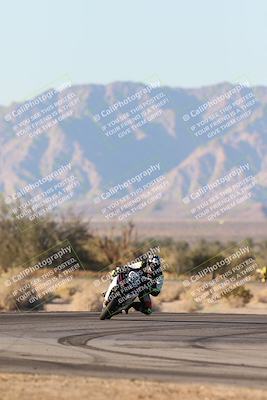 media/Dec-07-2025-CVMA (Sun) [[3e7d2de5dc]]/Race 18-Formula Twins-Formula 40 UL/